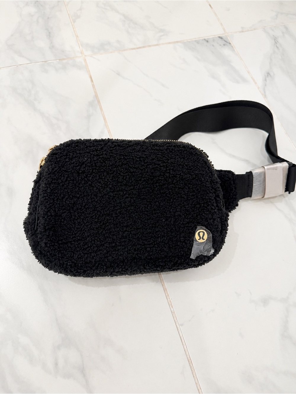 lululemon athletica Black Sherpa Everywhere Belt Bag - Picture 8 of 8